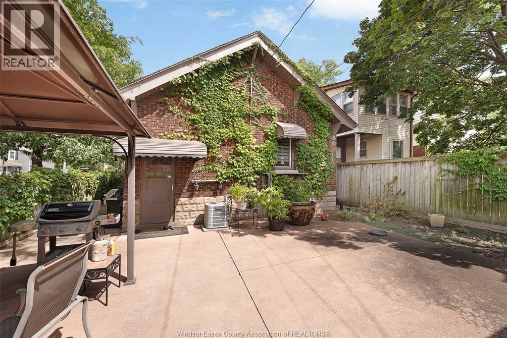 Photo 8 of 1501 Dougall Avenue, Windsor ON