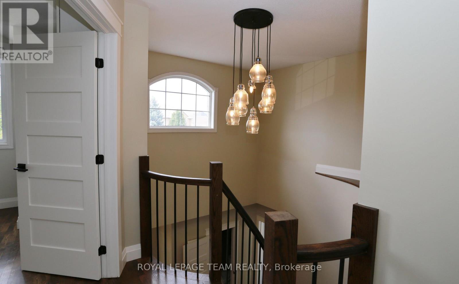 Photo 22 of 78 Friendly Crescent, Ottawa ON