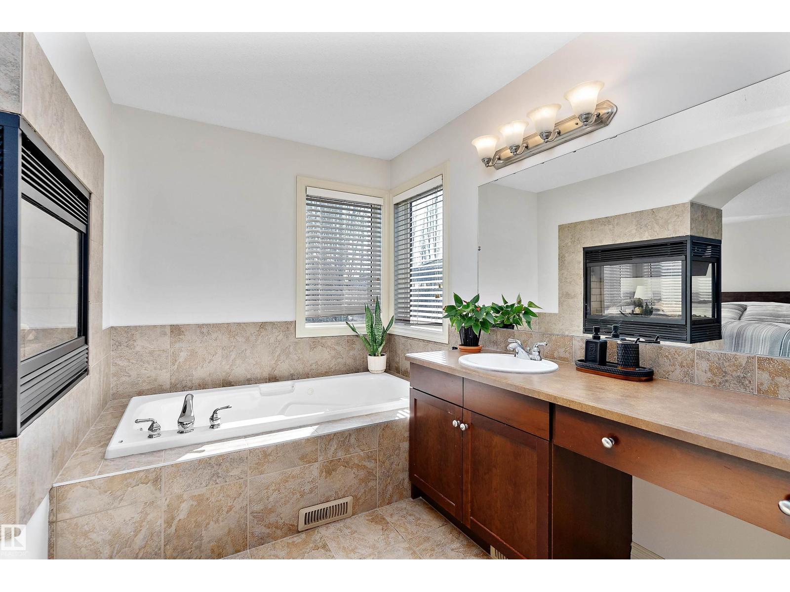 Photo 51 of 3411 Macneil Link Li Nw, Edmonton AB