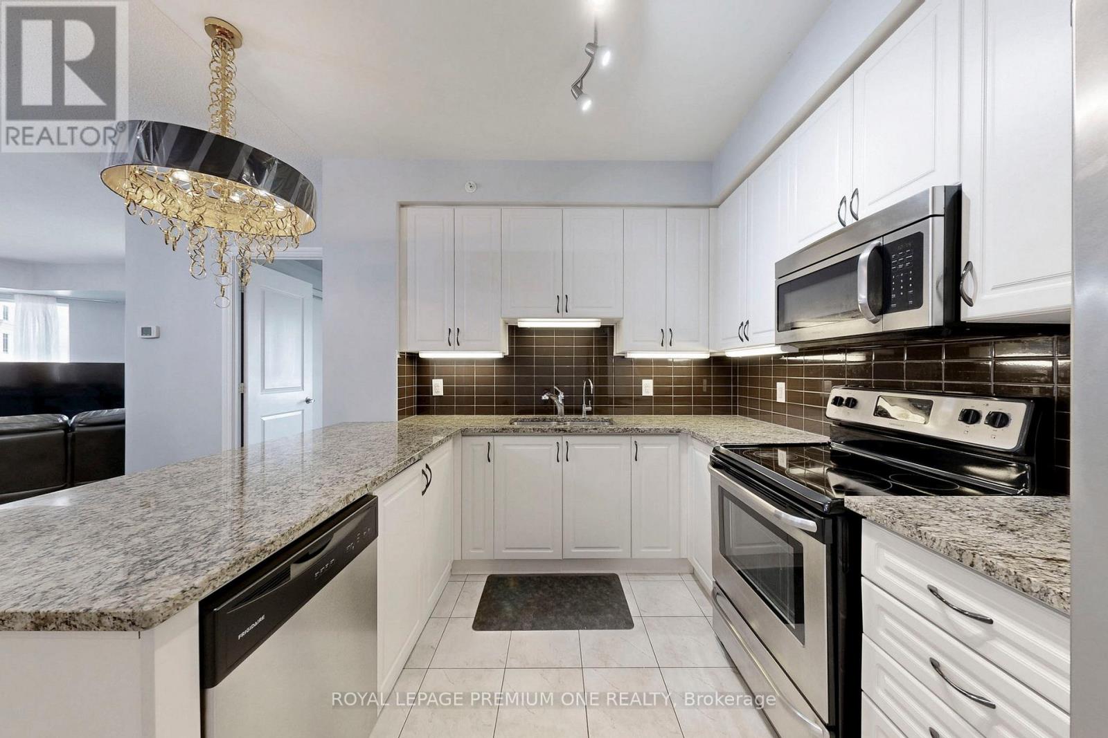 Photo 8 of 1202 9255 Jane Street, Vaughan ON