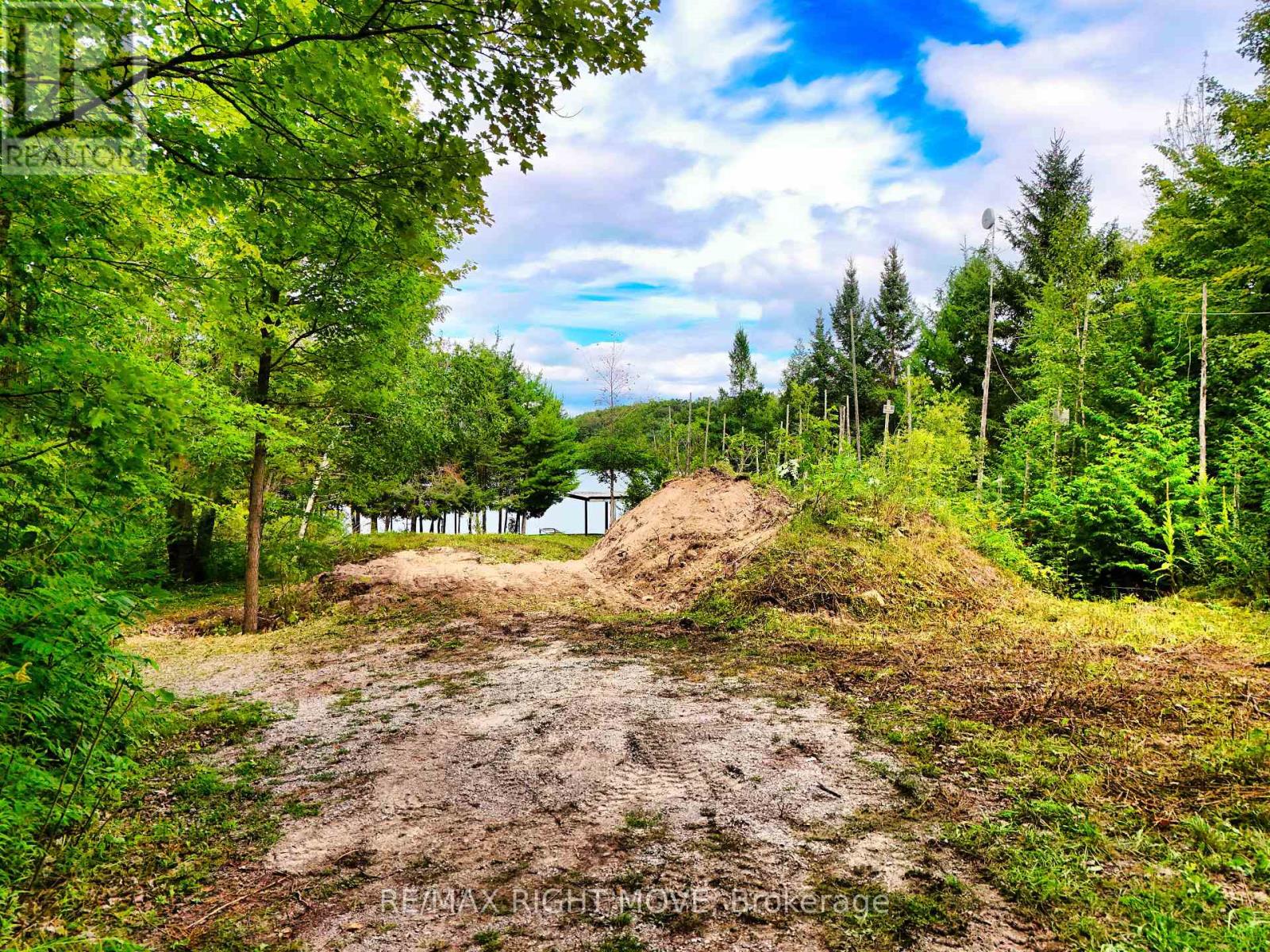 Photo 8 of 9 Beach Road, Oromedonte ON