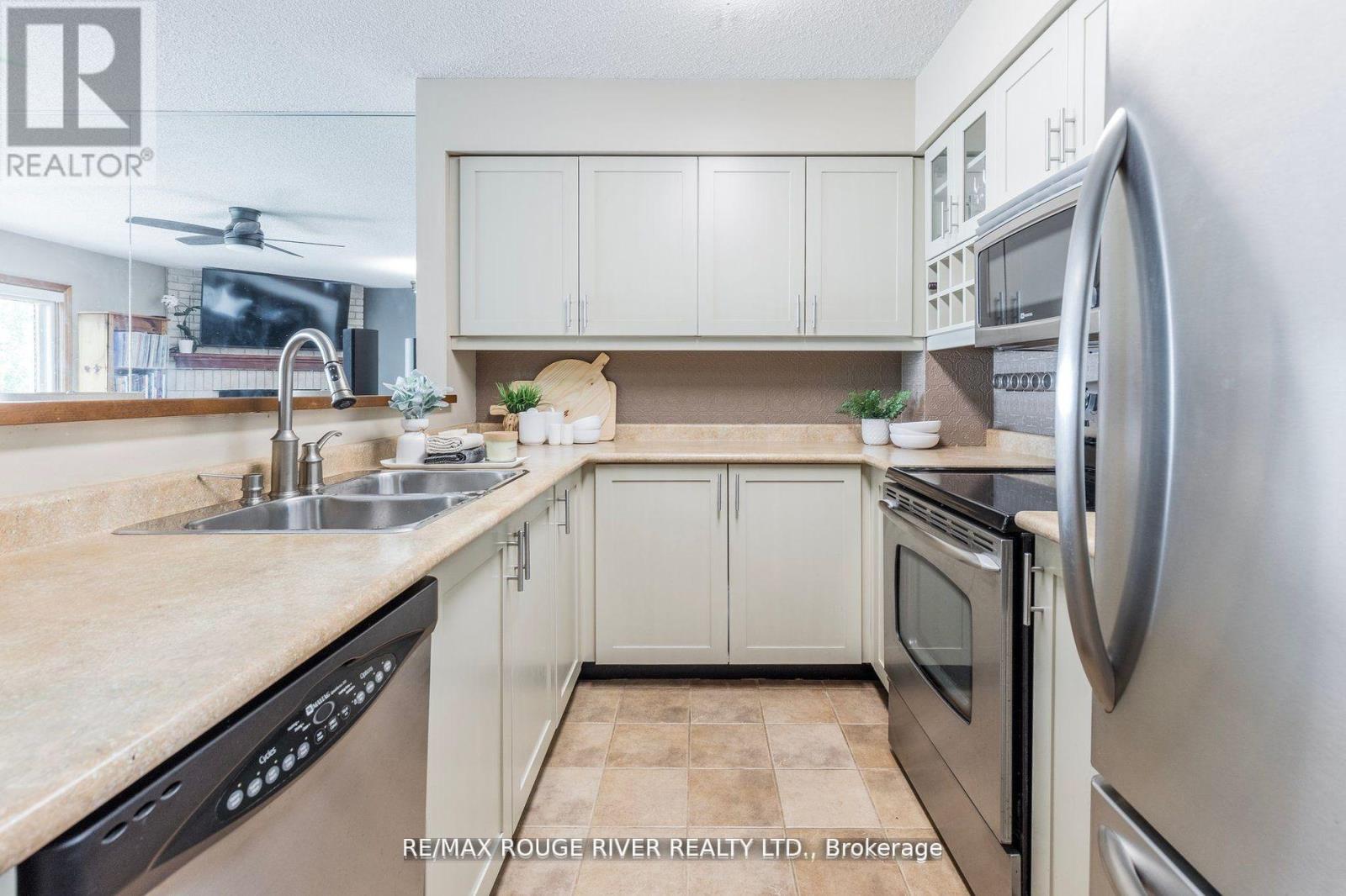 Photo 5 of 121 8 Ramblings Way Se, Collingwood ON