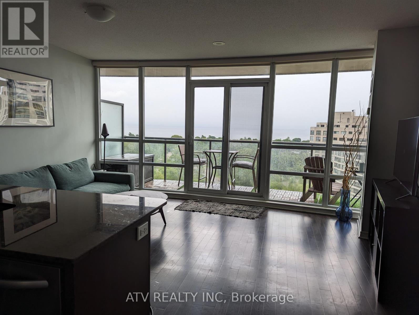 Photo 10 of 1008 2240 Lake Shore Boulevard W, Toronto ON