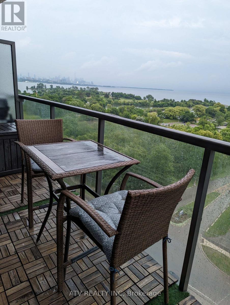 Photo 3 of 1008 2240 Lake Shore Boulevard W, Toronto ON