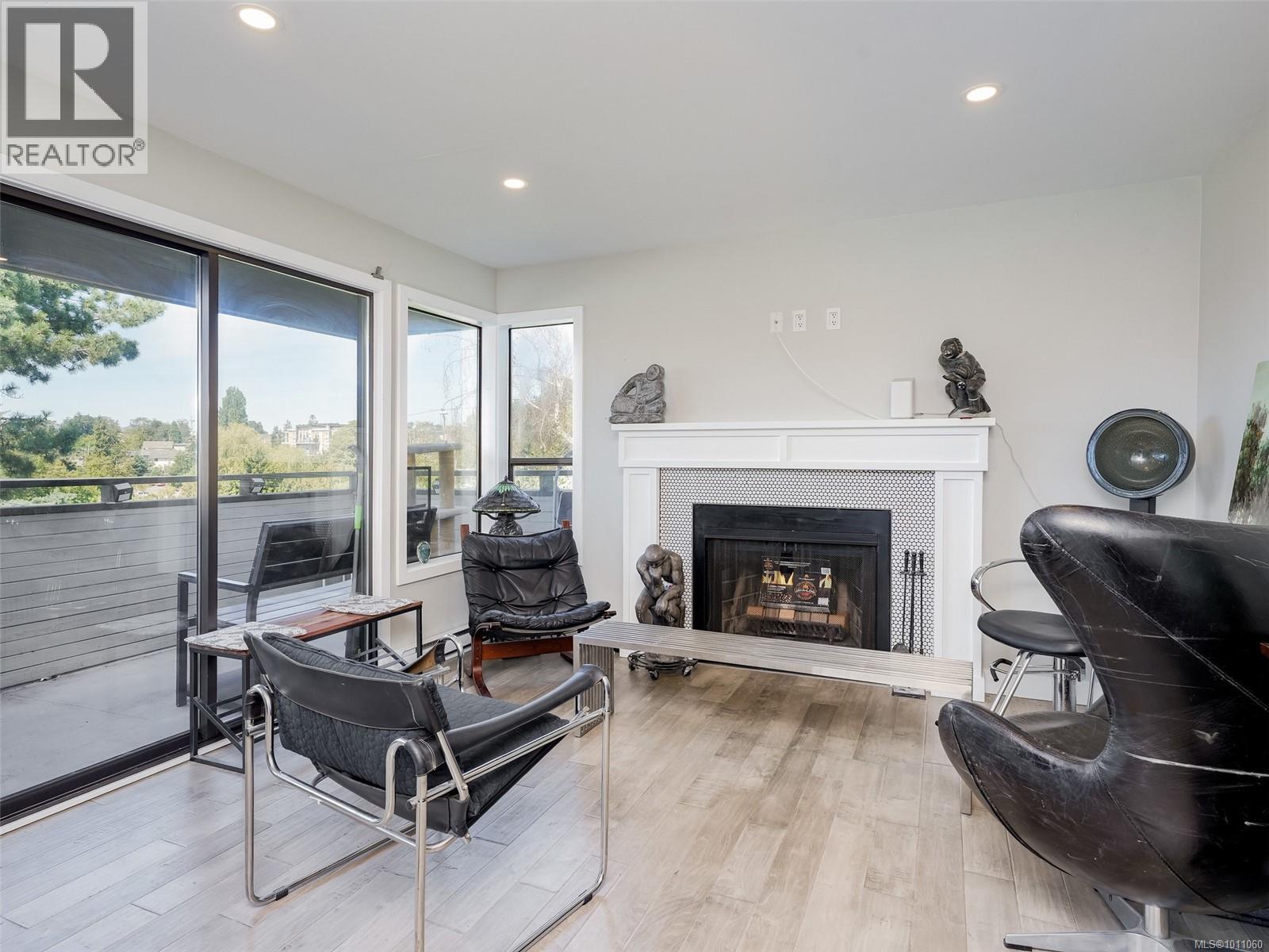 Photo 1 of 401 3274 Glasgow Ave, Saanich BC