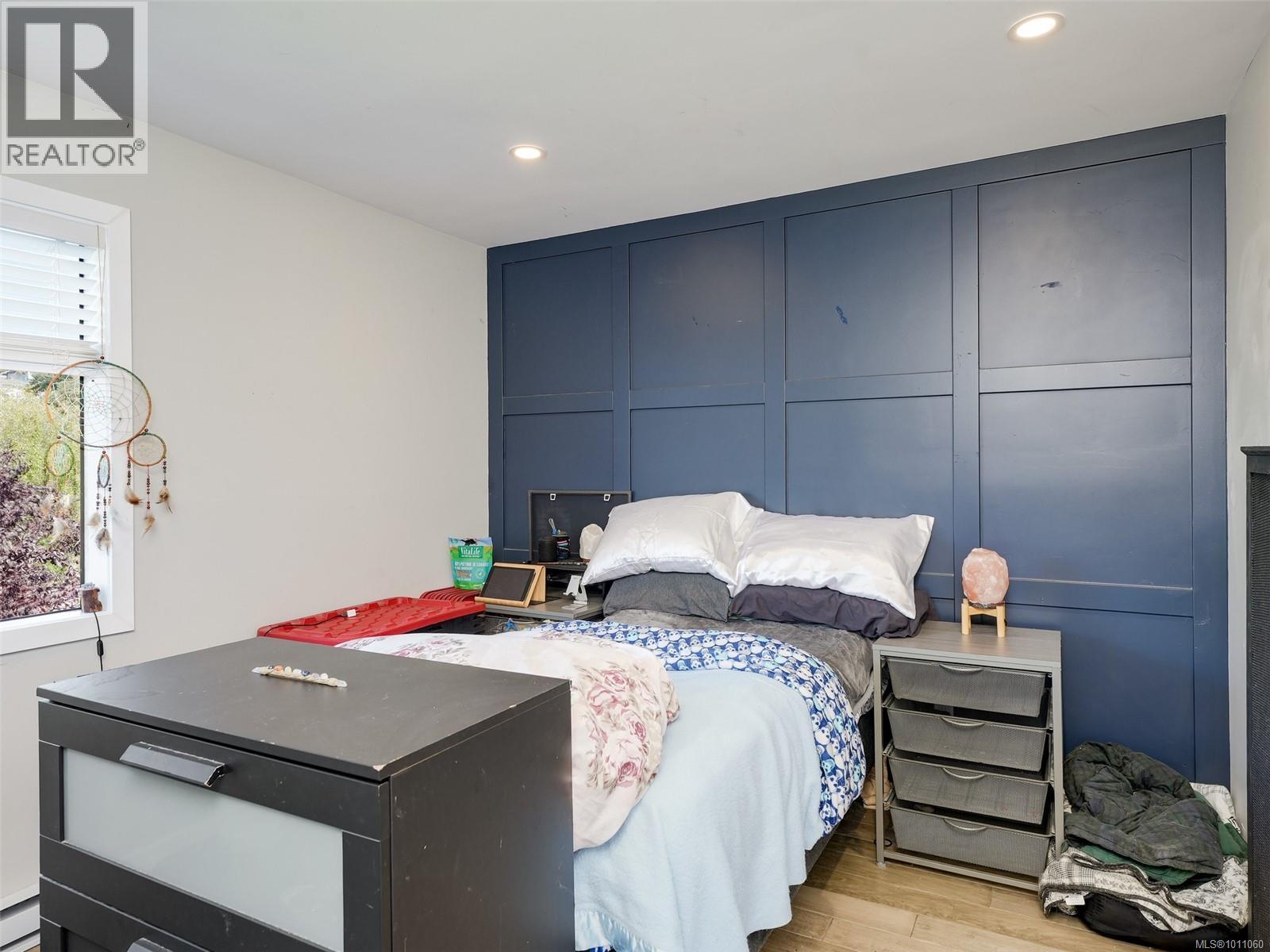 Photo 12 of 401 3274 Glasgow Ave, Saanich BC