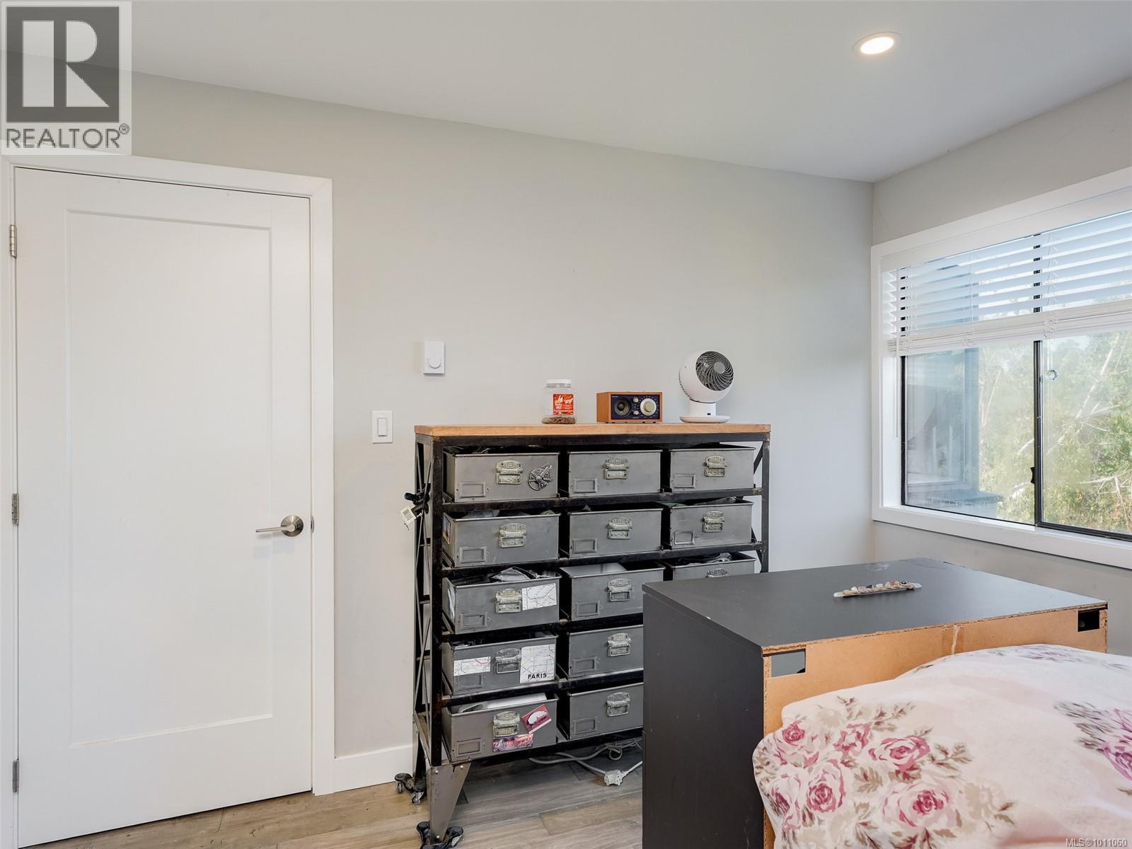 Photo 13 of 401 3274 Glasgow Ave, Saanich BC
