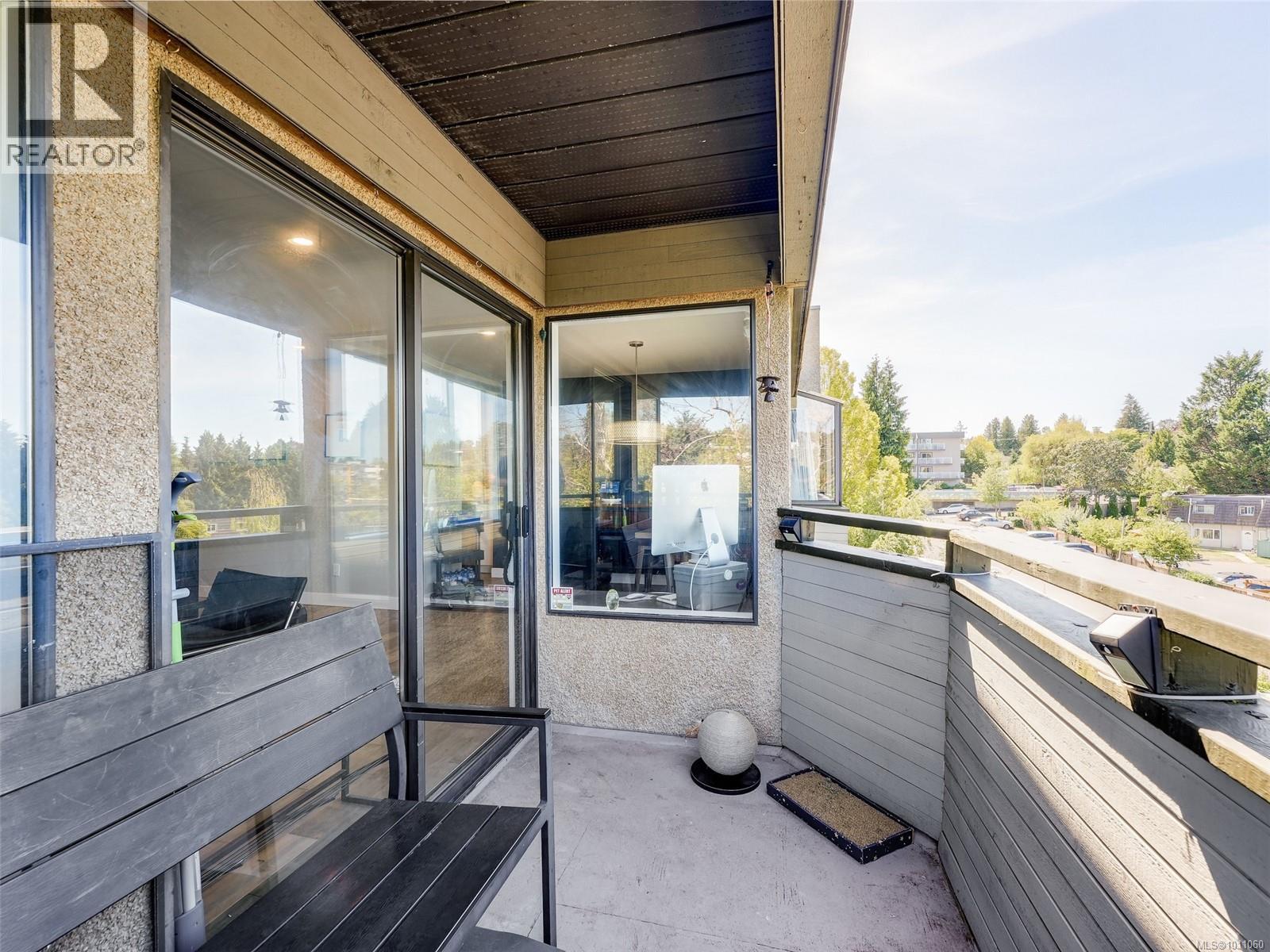 Photo 19 of 401 3274 Glasgow Ave, Saanich BC