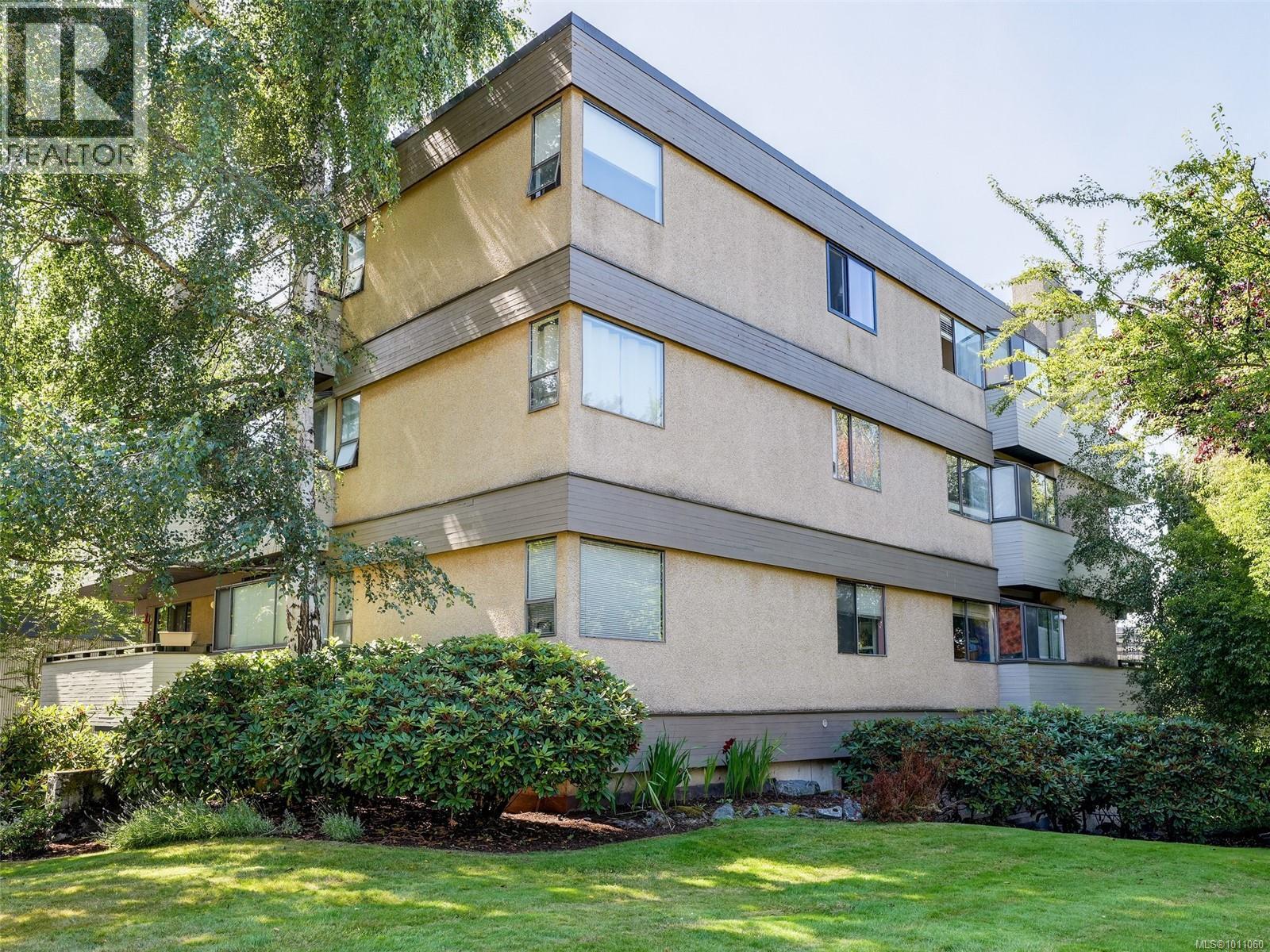 Photo 21 of 401 3274 Glasgow Ave, Saanich BC