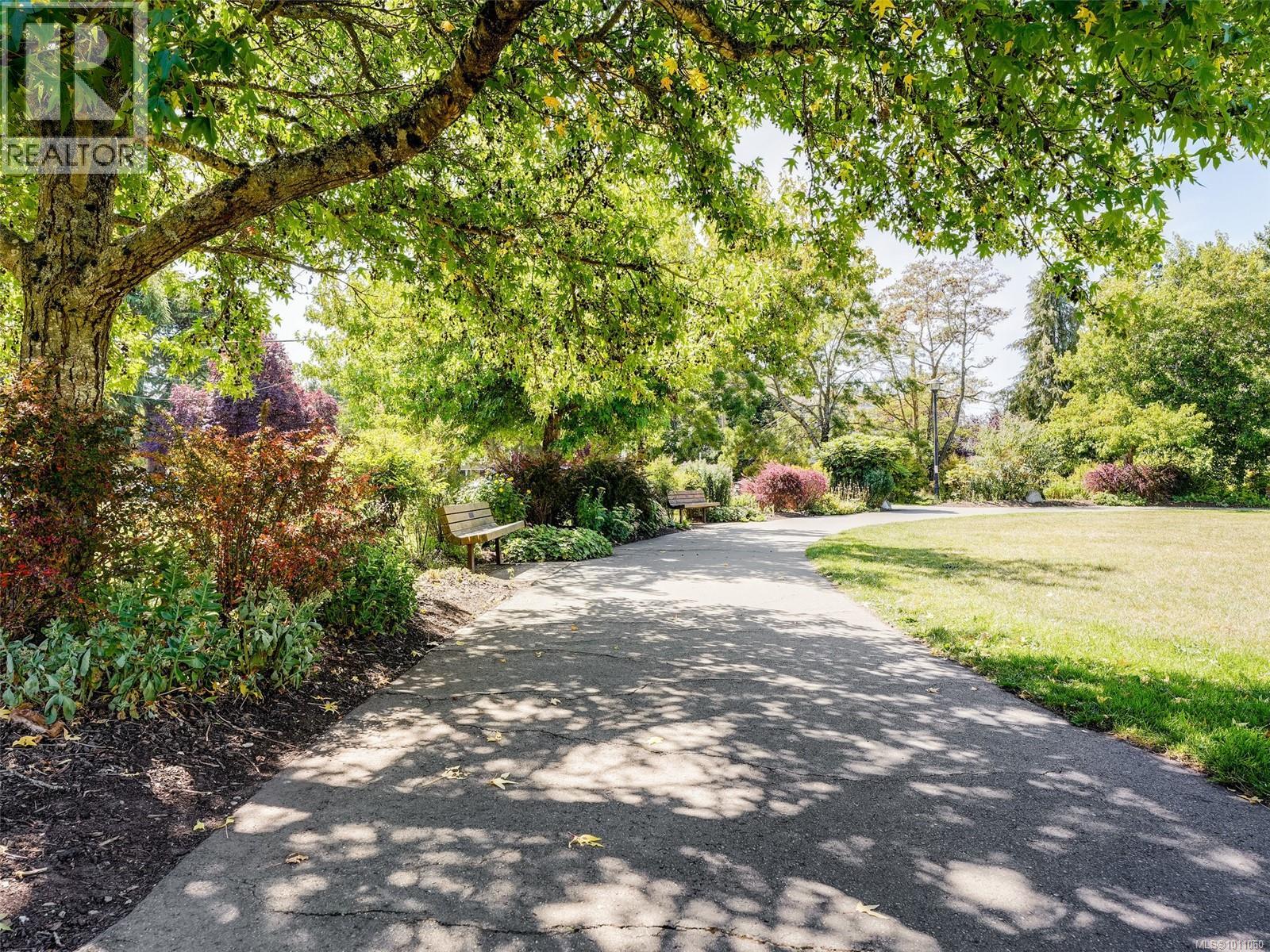 Photo 24 of 401 3274 Glasgow Ave, Saanich BC
