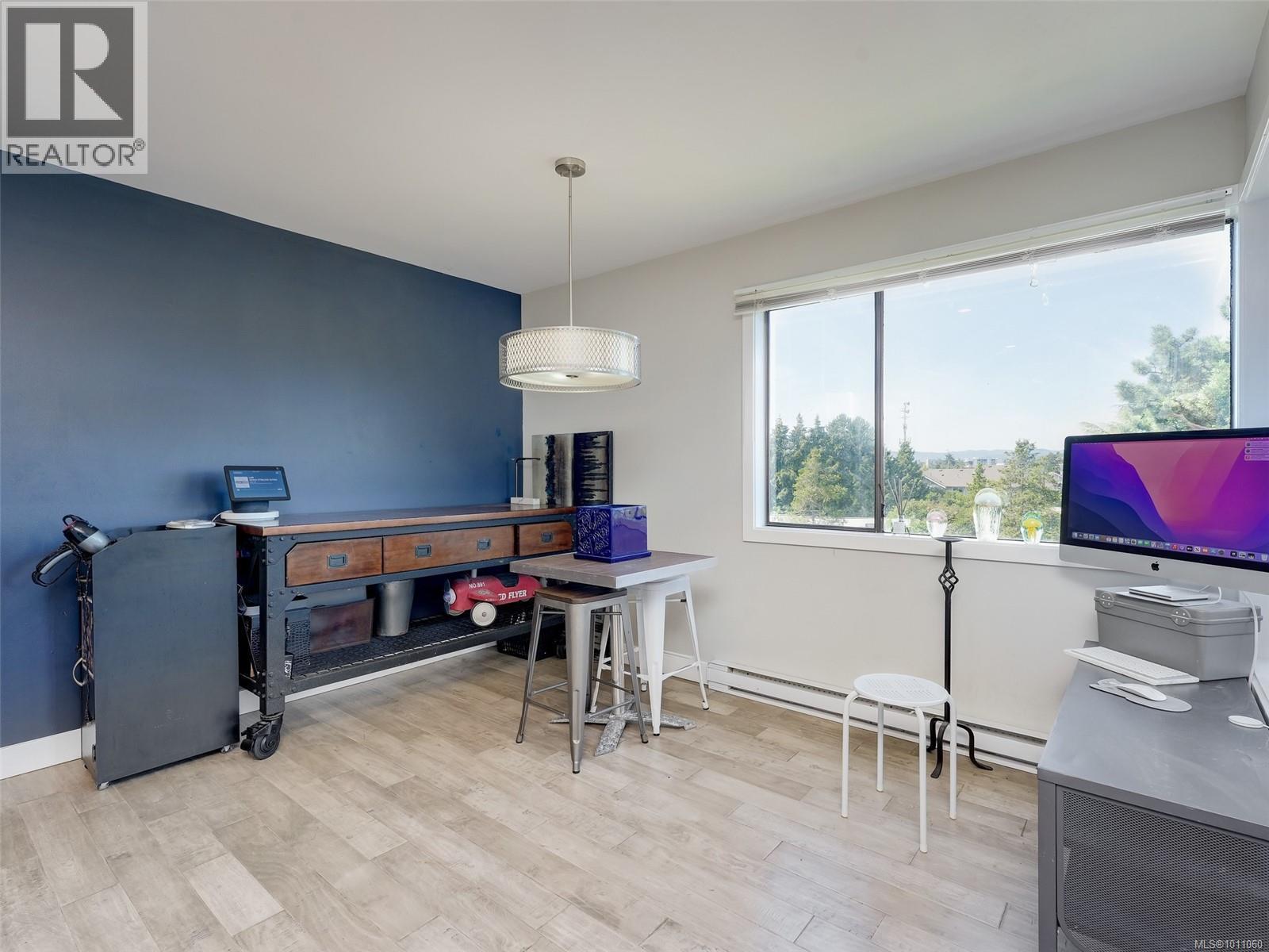 Photo 6 of 401 3274 Glasgow Ave, Saanich BC