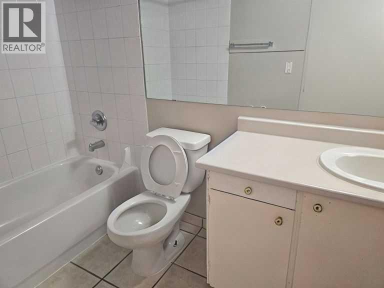 Photo 6 of 301 4820 47 Avenue, Red Deer AB