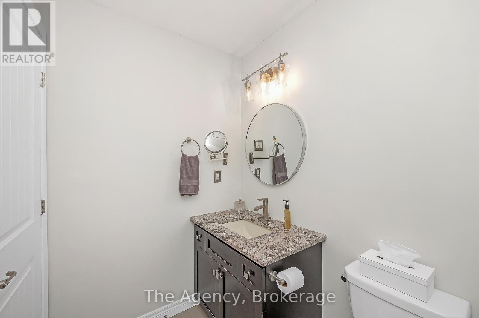 Photo 12 of 13 201 Westbank Trail, Hamilton ON
