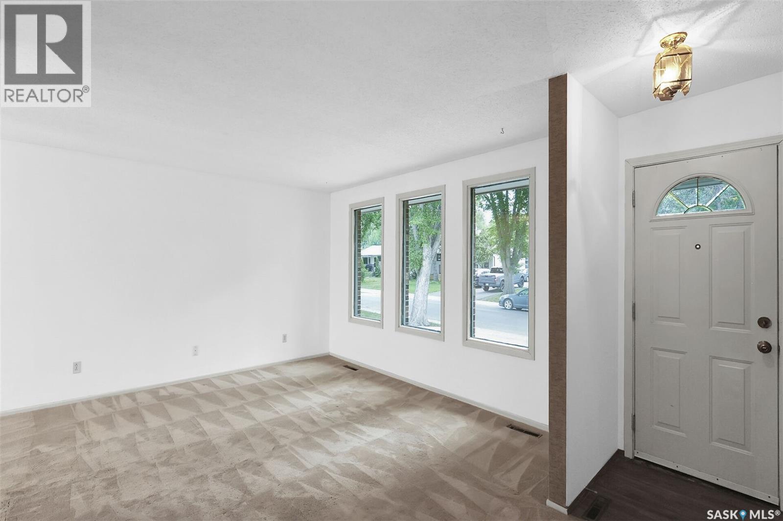Photo 4 of 40 Richardson Crescent, Regina SK