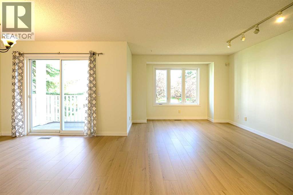 Single Family House for Sale in   Sandarac Drive NW Sandstone Valley Calgary 