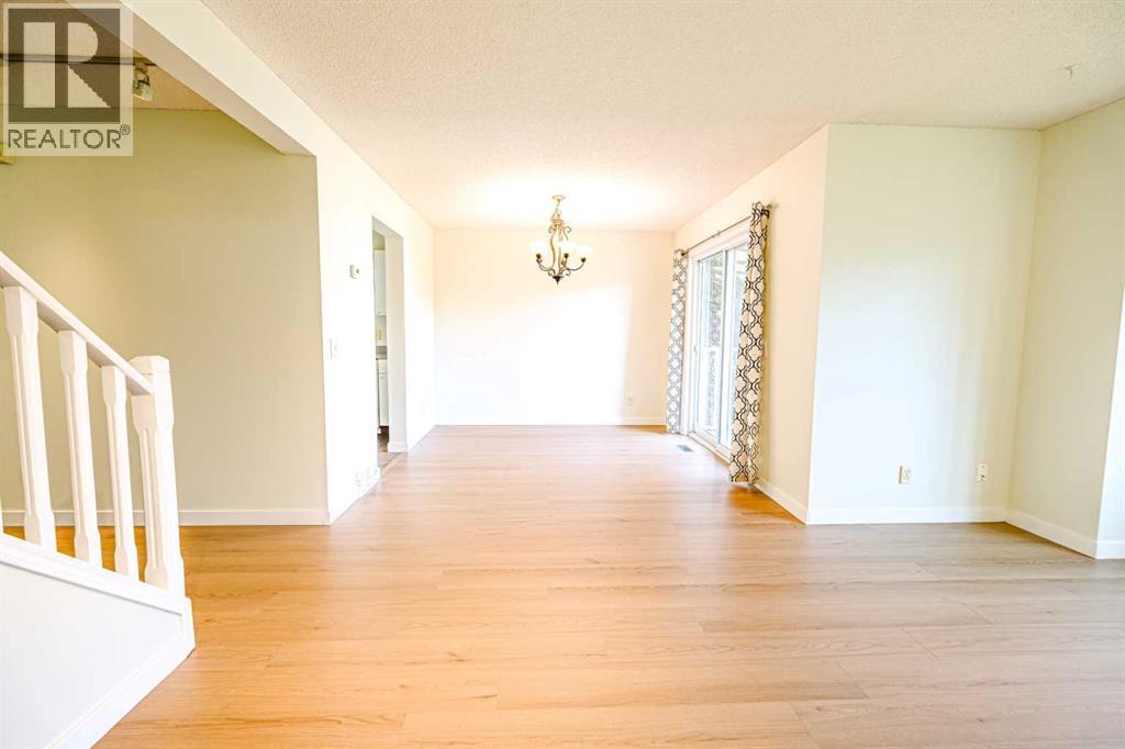 Single Family House for Sale in   Sandarac Drive NW Sandstone Valley Calgary 