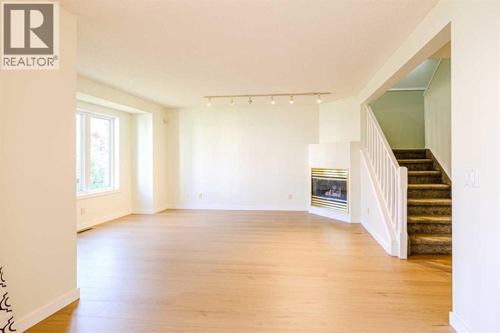 Single Family House for Sale in   Sandarac Drive NW Sandstone Valley Calgary 
