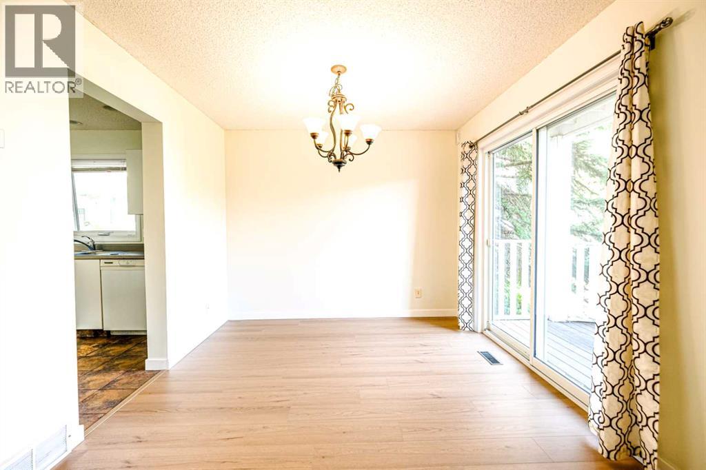 Single Family House for Sale in   Sandarac Drive NW Sandstone Valley Calgary 