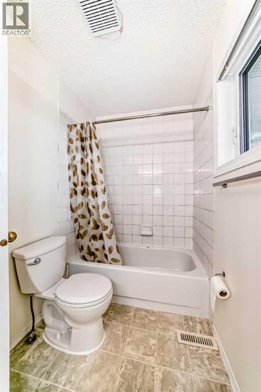 Single Family House for Sale in   Sandarac Drive NW Sandstone Valley Calgary 