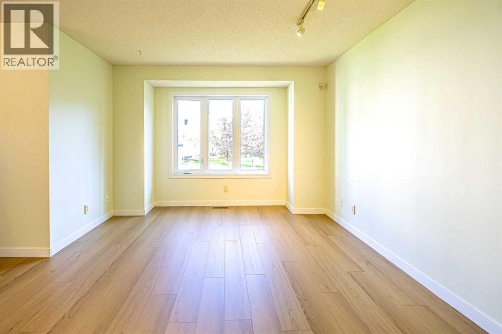 Single Family House for Sale in   Sandarac Drive NW Sandstone Valley Calgary 