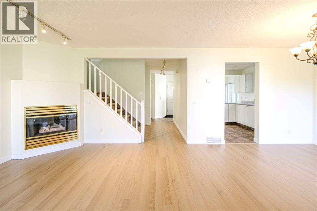 Single Family House for Sale in   Sandarac Drive NW Sandstone Valley Calgary 