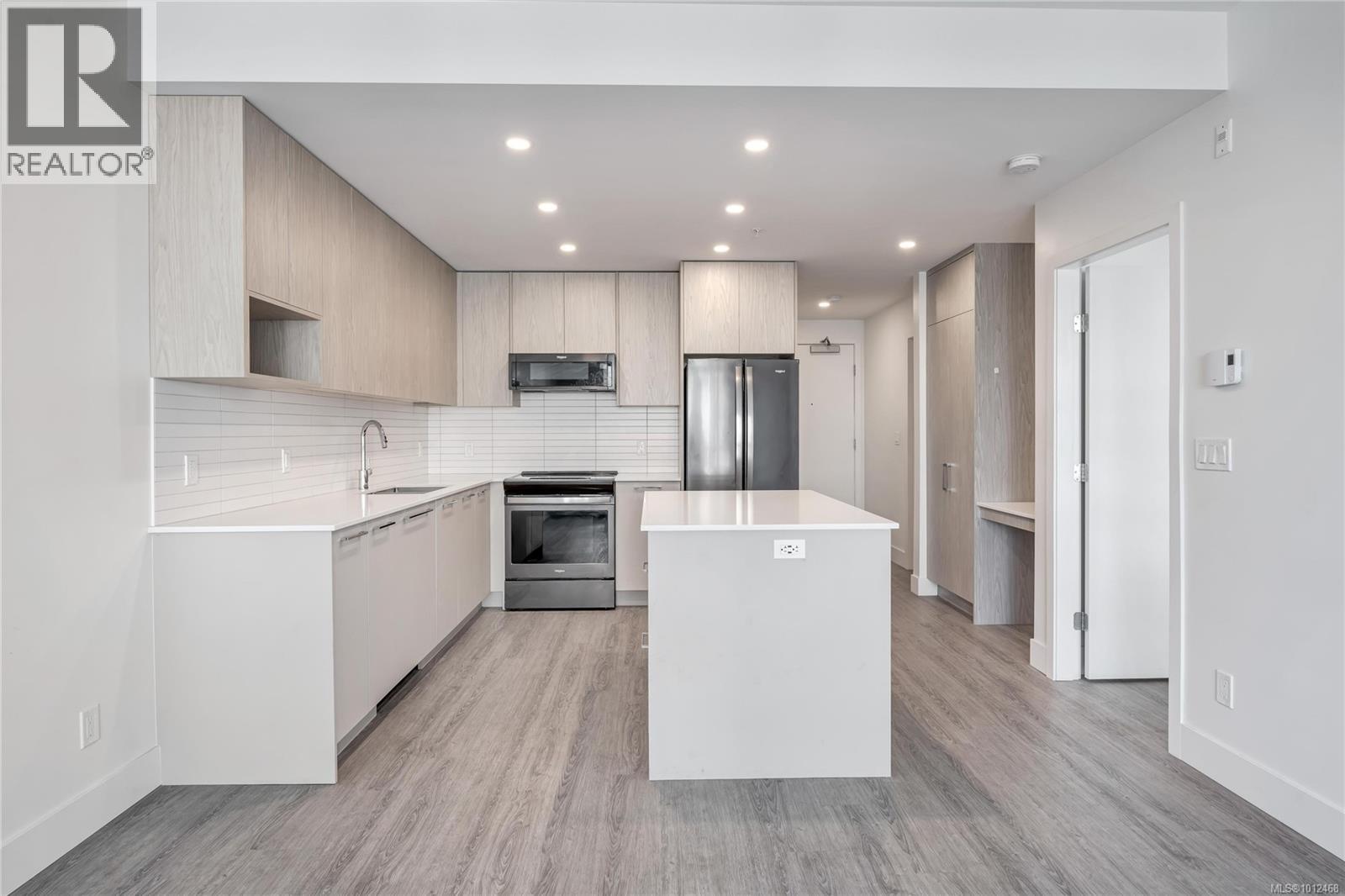312 940 REUNION Avenue, Langford