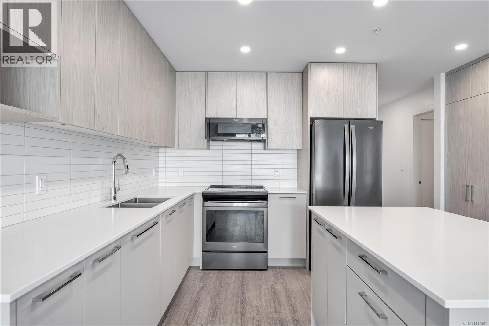 312 940 REUNION Avenue, Langford