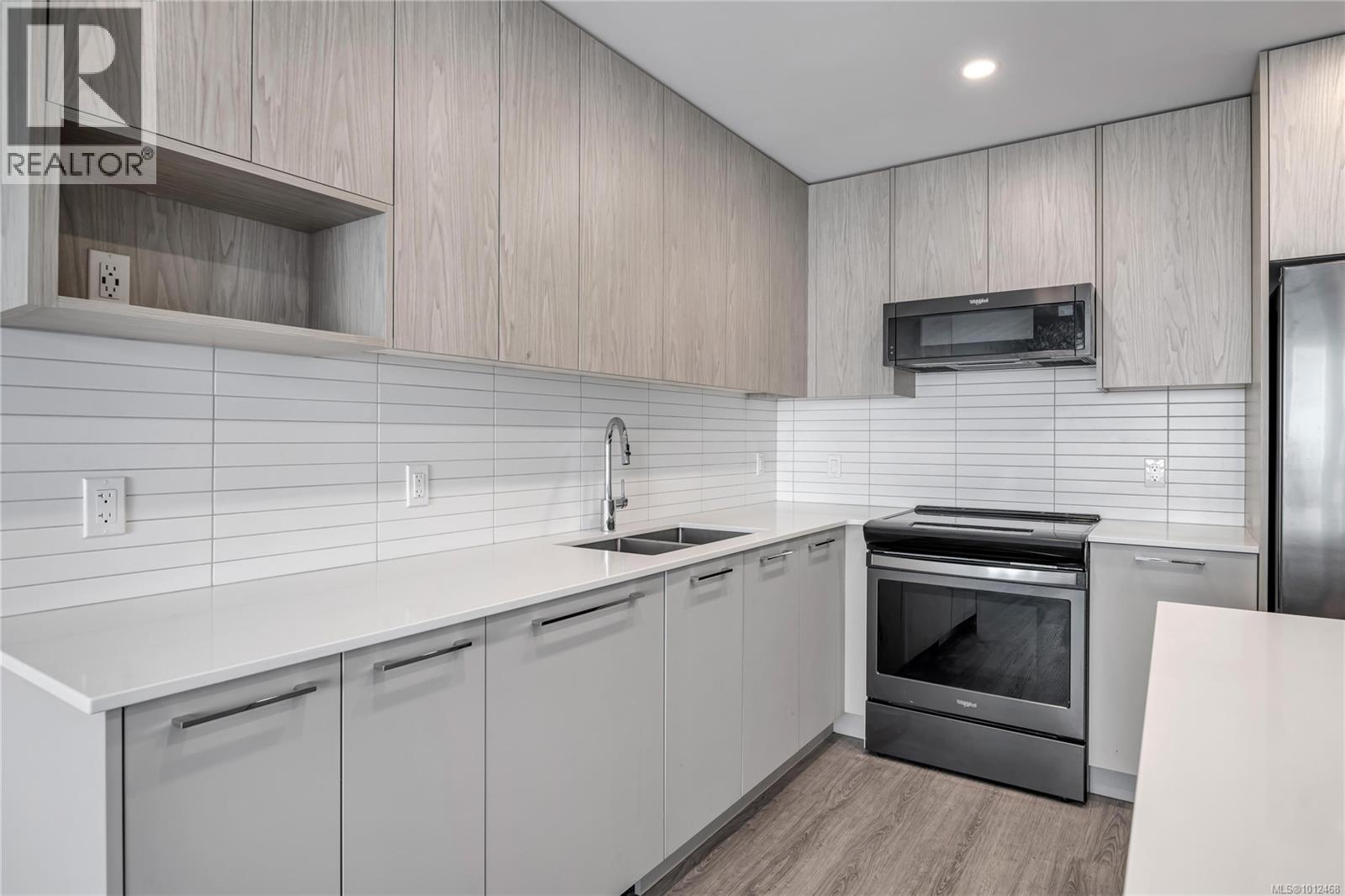 312 940 REUNION Avenue, Langford