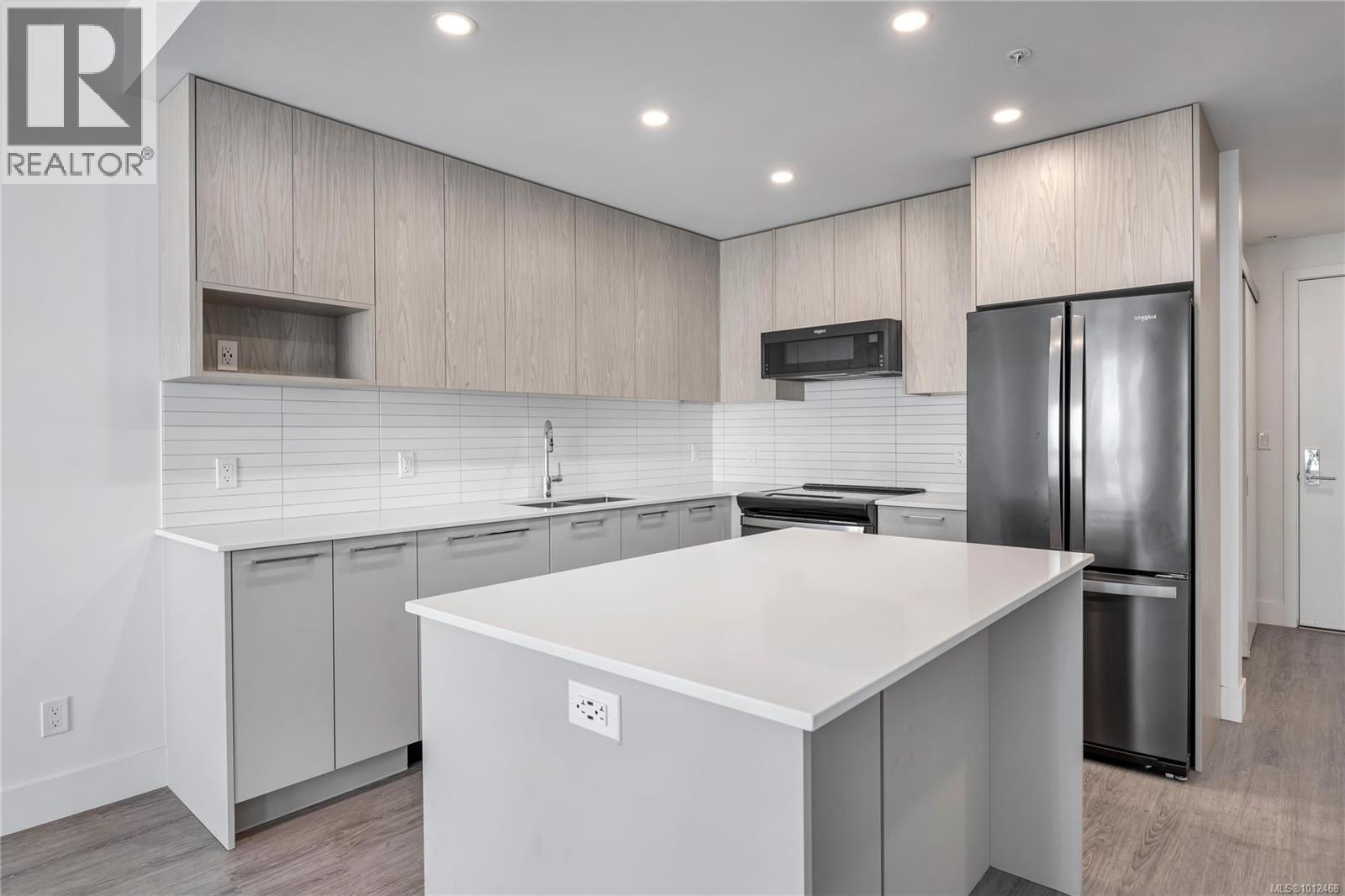 312 940 REUNION Avenue, Langford
