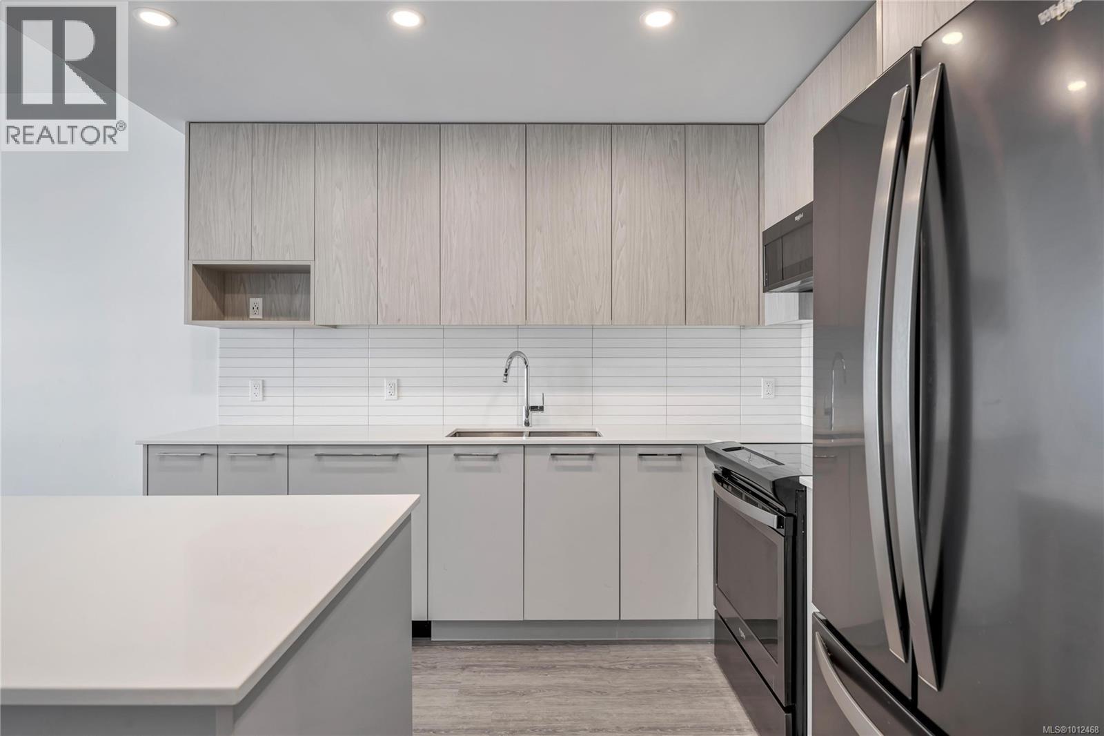 312 940 REUNION Avenue, Langford