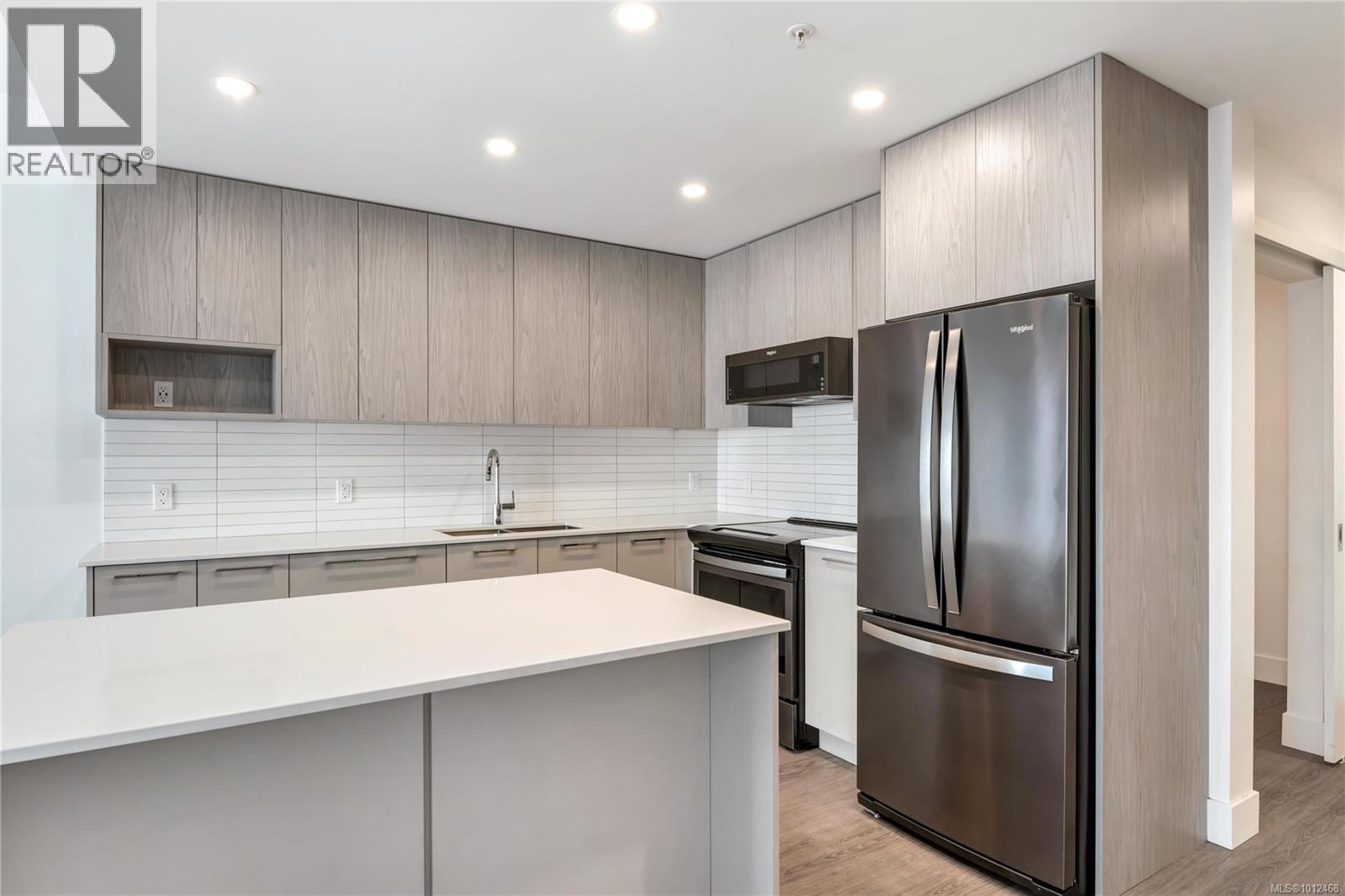 312 940 REUNION Avenue, Langford
