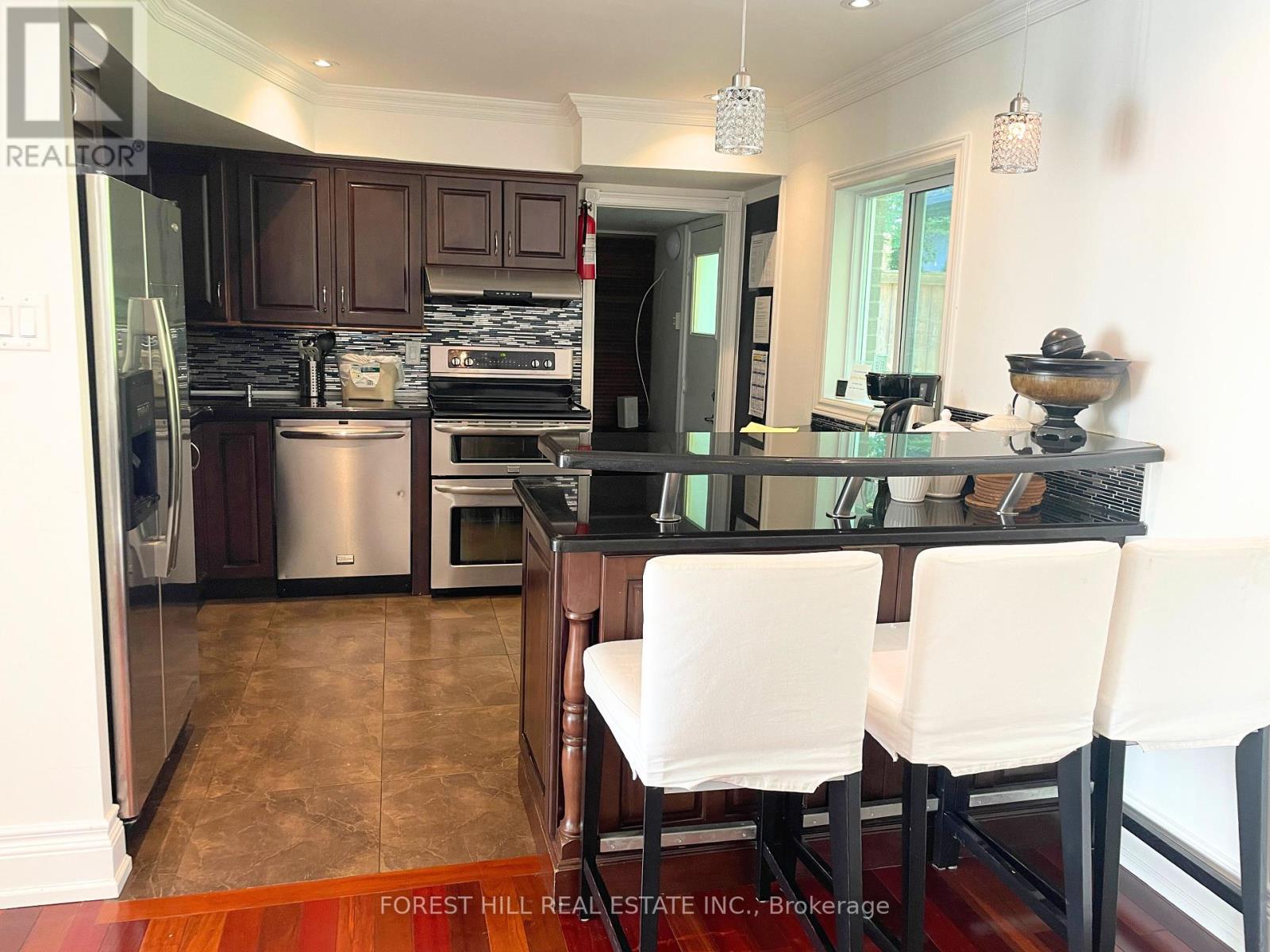Photo 5 of 21 Rialto Drive, Toronto ON