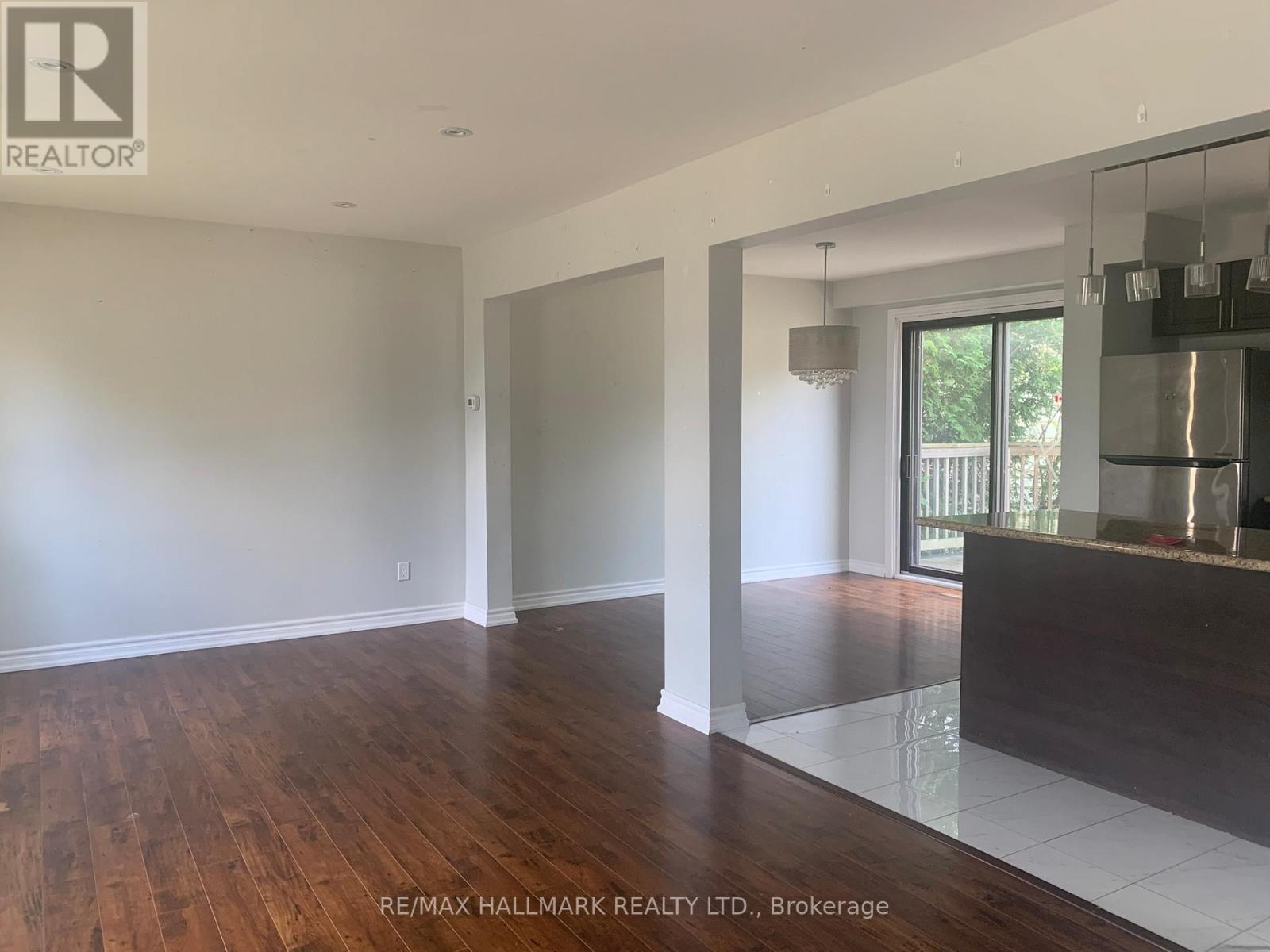 Photo 7 of 20 Snowball Crescent, Toronto ON
