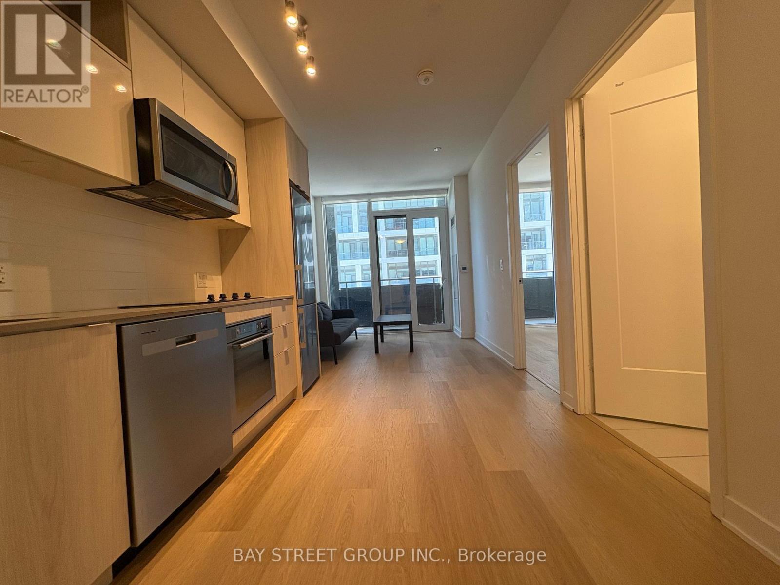 Photo 3 of 217 Se 60 Princess Street, Toronto ON