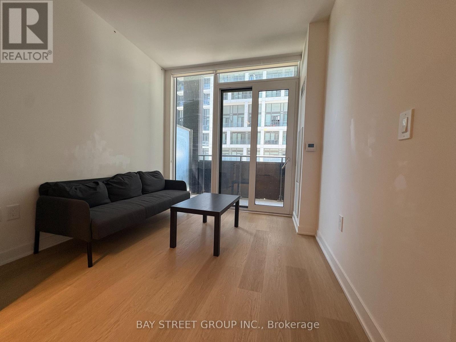 Photo 5 of 217 Se 60 Princess Street, Toronto ON