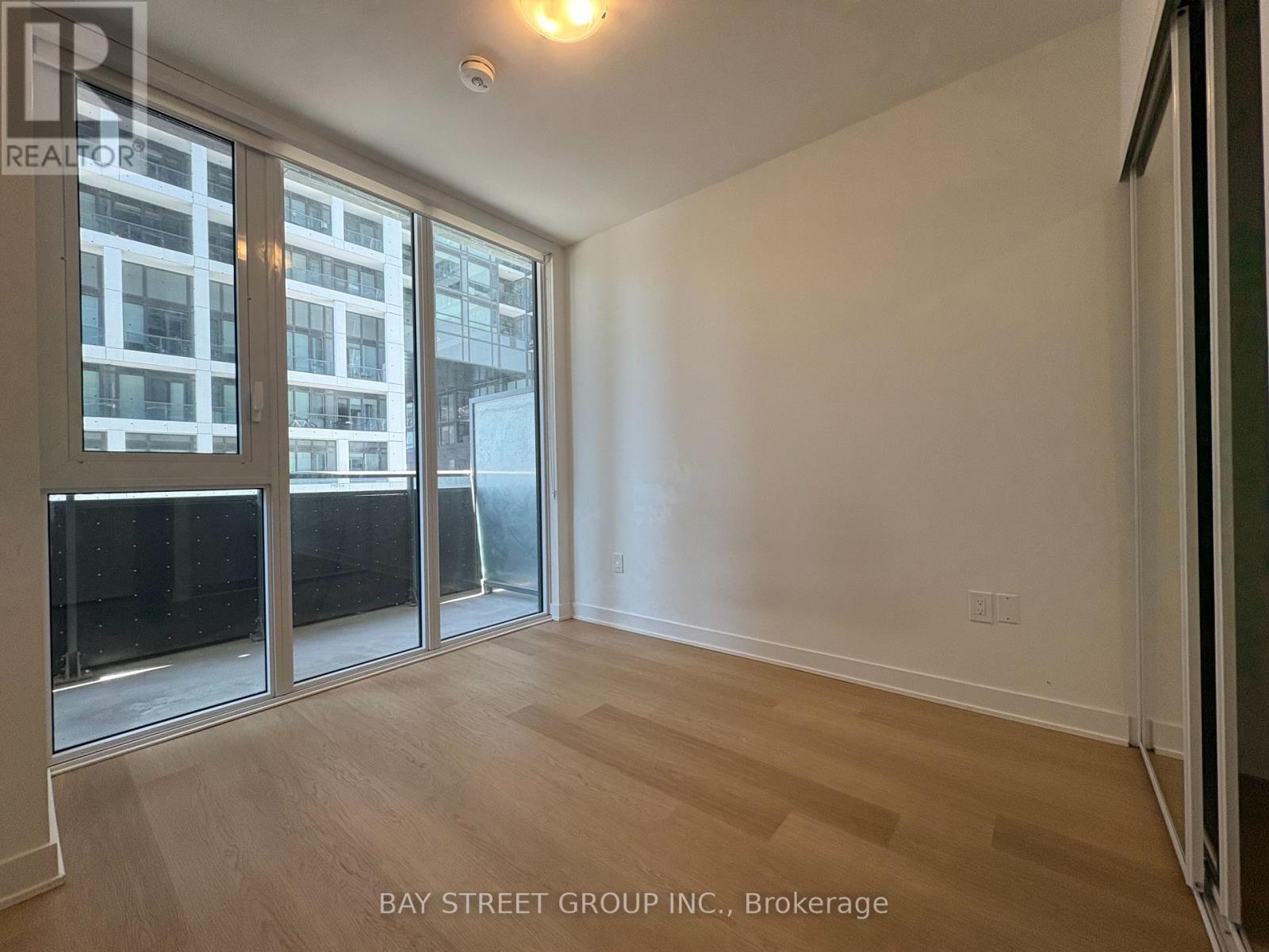 Photo 8 of 217 Se 60 Princess Street, Toronto ON