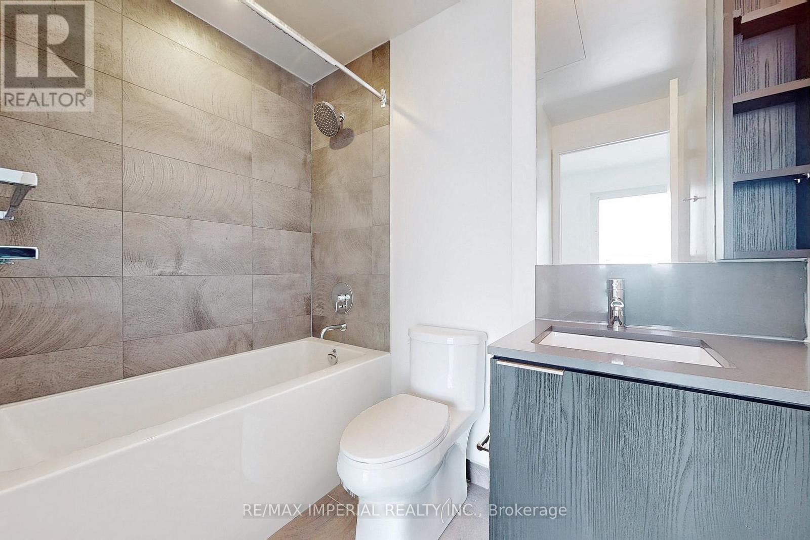 Photo 11 of 4805 1000 Portage Parkway, Vaughan ON