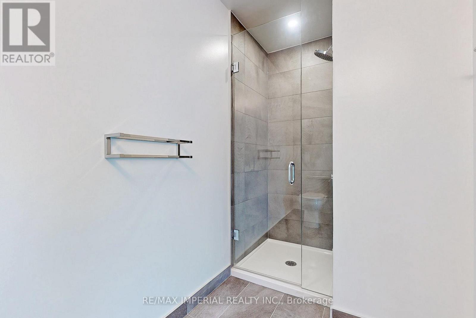 Photo 15 of 4805 1000 Portage Parkway, Vaughan ON