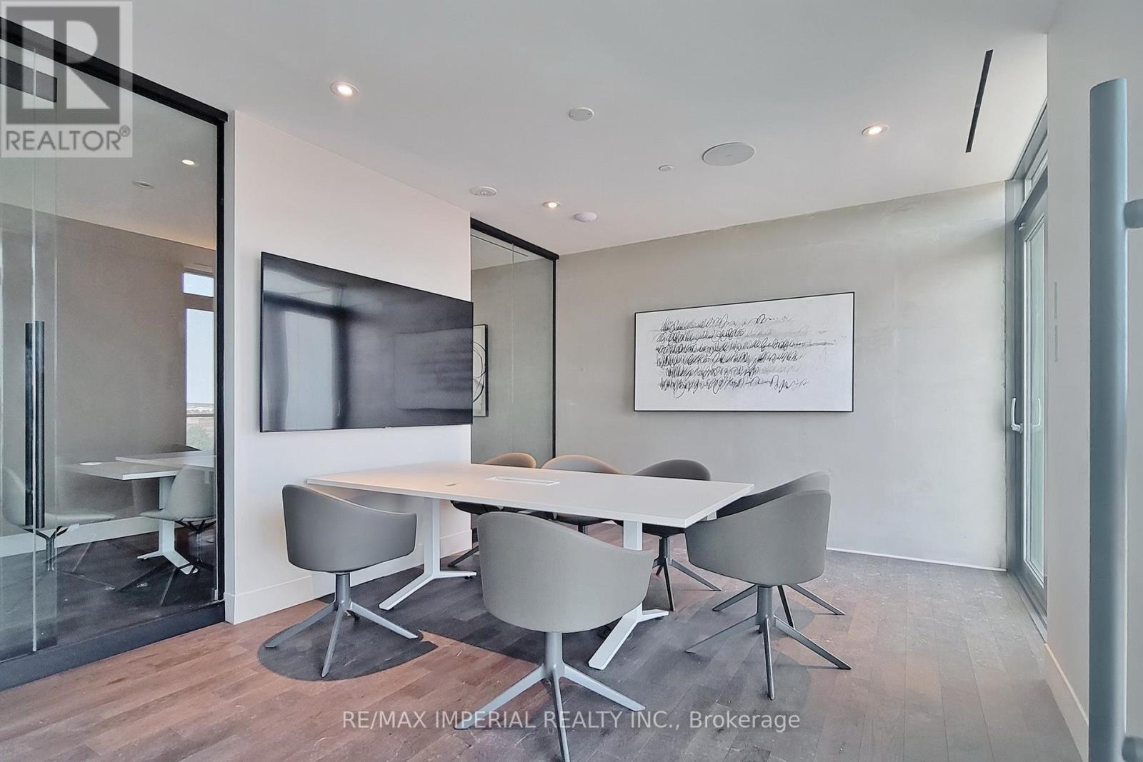 Photo 23 of 4805 1000 Portage Parkway, Vaughan ON