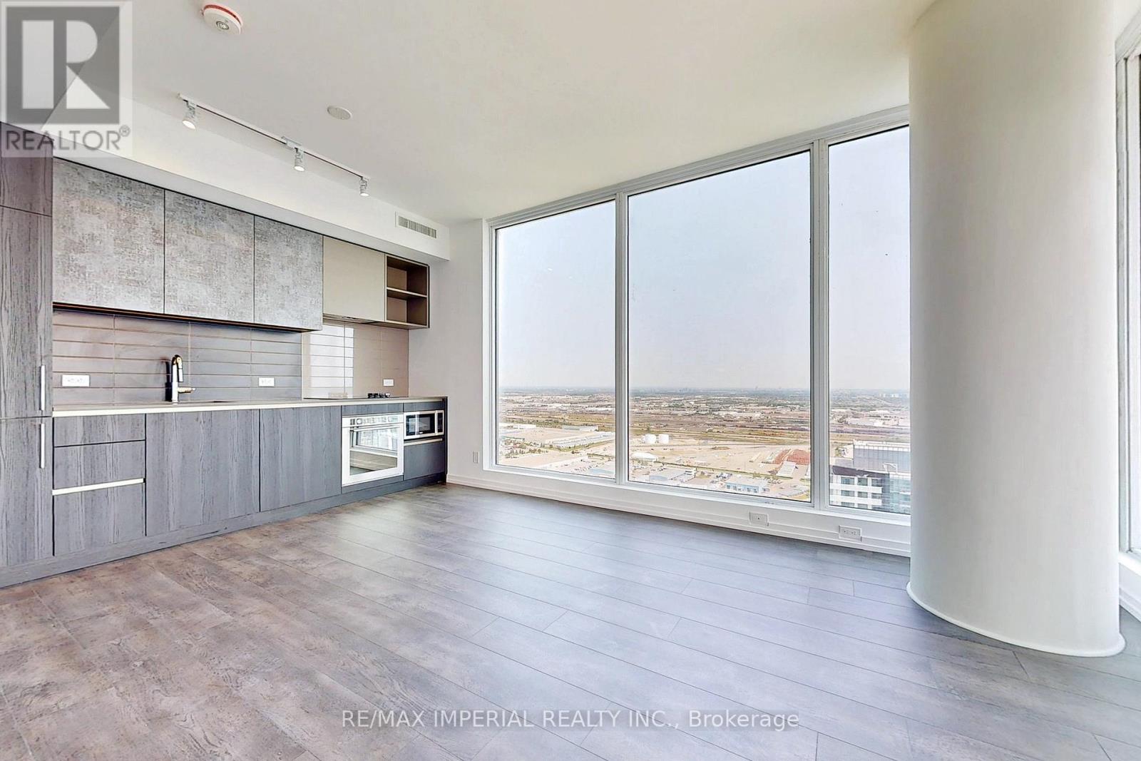 Photo 6 of 4805 1000 Portage Parkway, Vaughan ON