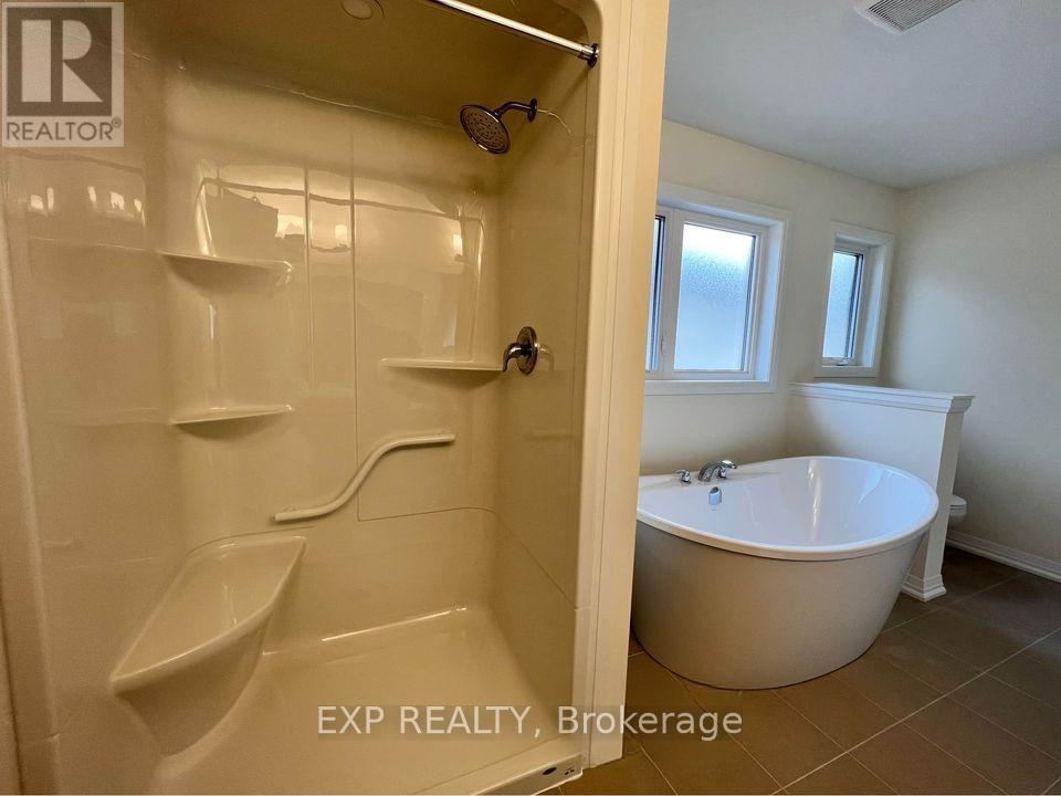 Photo 12 of 45 Willson Drive, Thorold ON