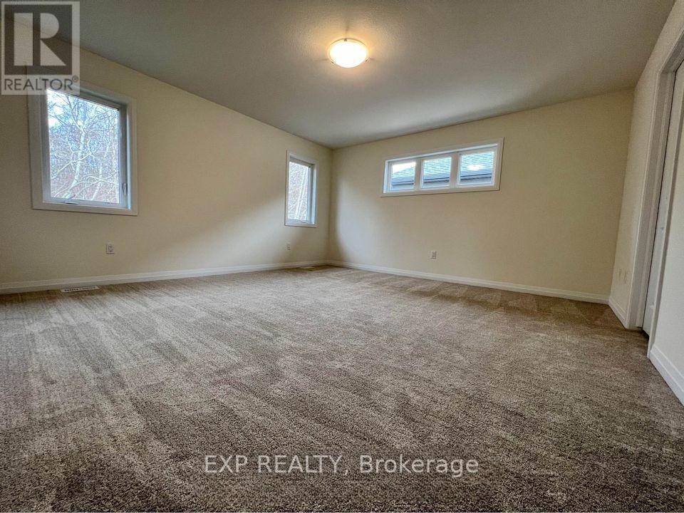 Photo 15 of 45 Willson Drive, Thorold ON