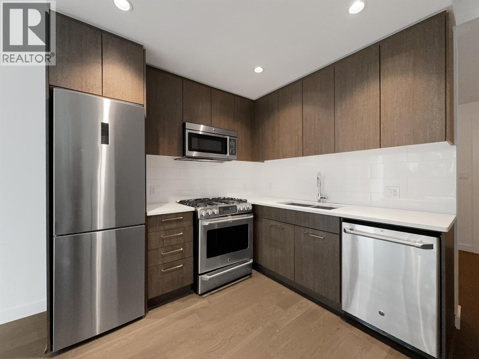 Photo 3 of 5 Xx 9060 University Crescent, Burnaby BC