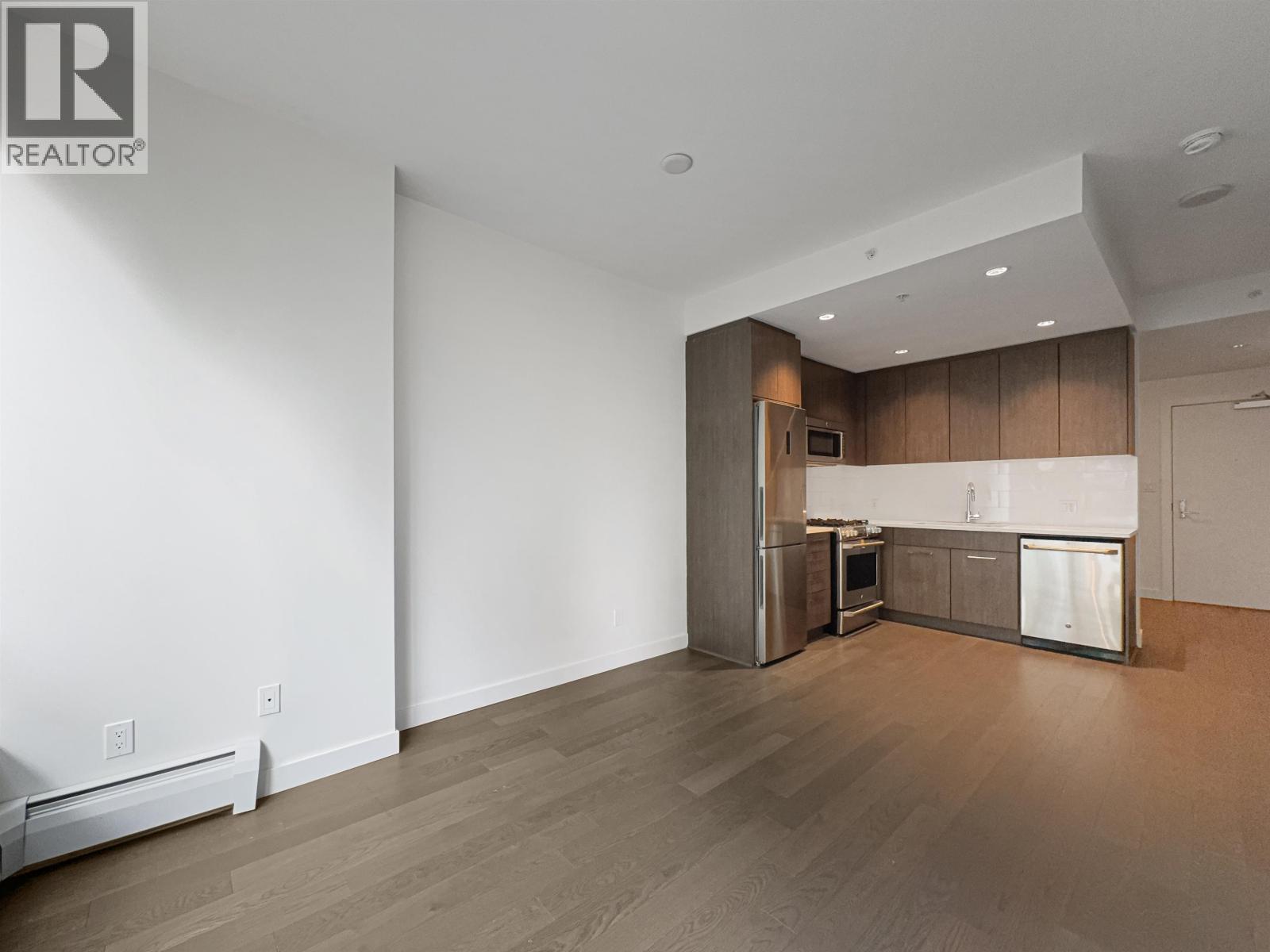 Photo 4 of 5 Xx 9060 University Crescent, Burnaby BC