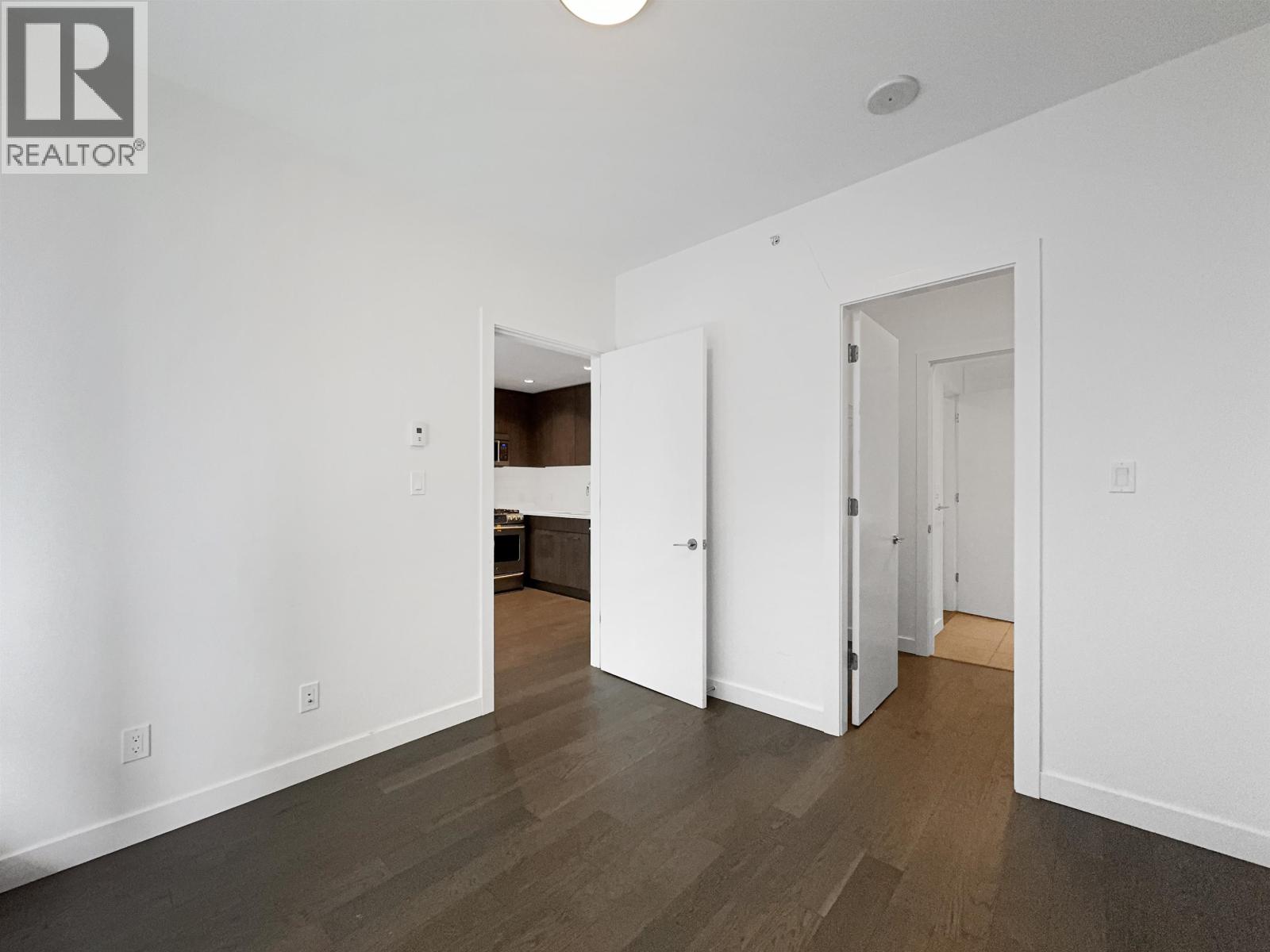 Photo 8 of 5 Xx 9060 University Crescent, Burnaby BC