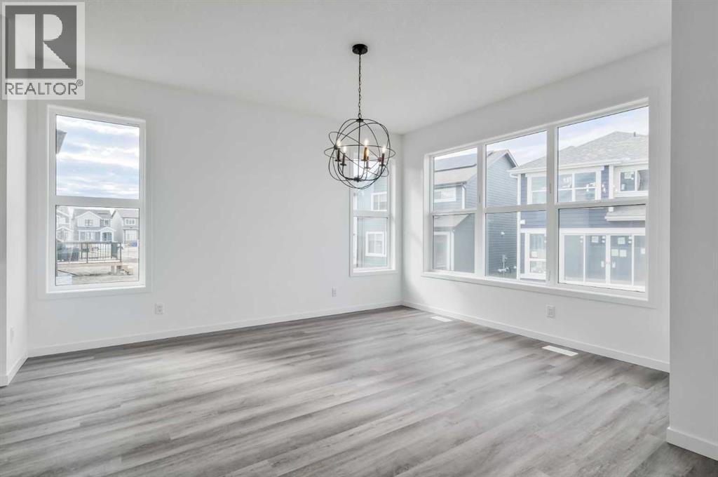 Photo 12 of 36 Magnolia Crescent Se, Calgary AB