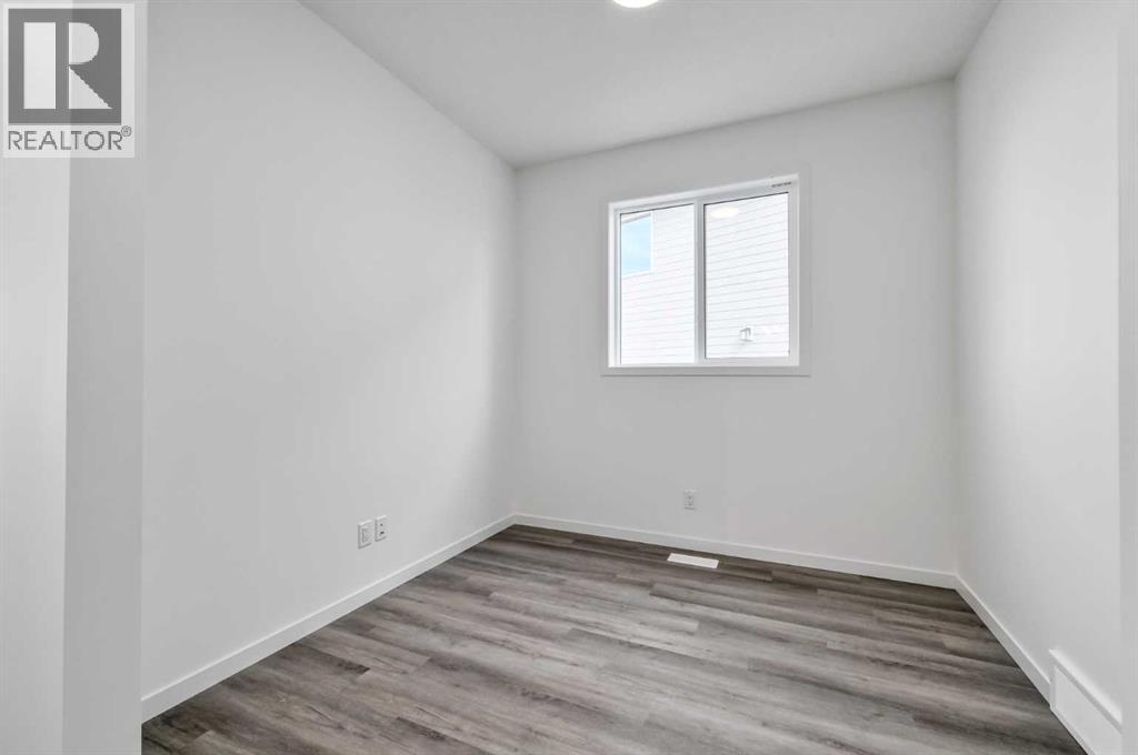 Photo 4 of 36 Magnolia Crescent Se, Calgary AB
