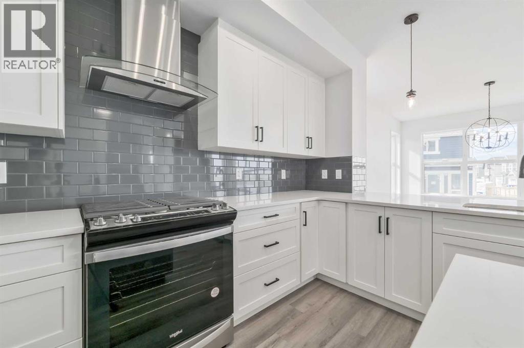 Photo 5 of 36 Magnolia Crescent Se, Calgary AB