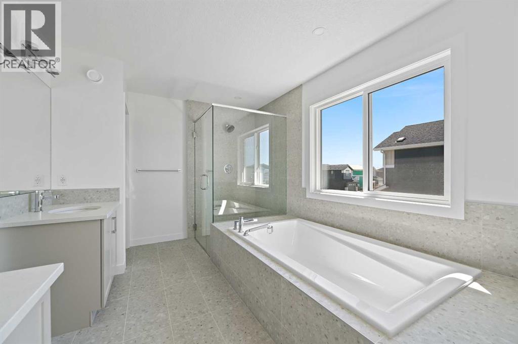 Photo 13 of 430 Corner Glen Way Ne, Calgary AB