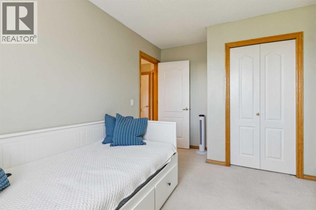 Single Family House for Sale in  Somerside Place SW Somerset Calgary 